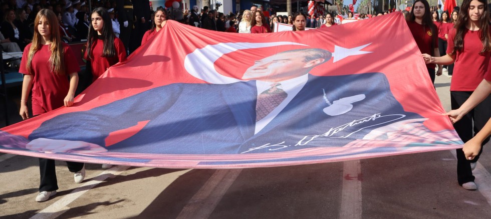 İSKENDERUN 29 EKİM SEVİNCİNİ HEP BERABER YAŞADI.