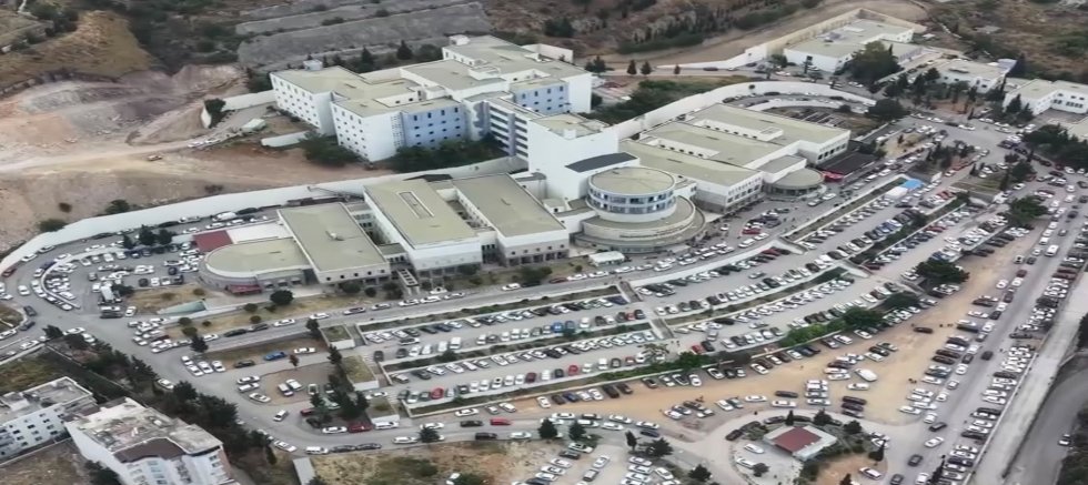 İSKENDERUN NUMUNE DEVLET HASTANESİ'NİN OTOPARK ÇİLESİ BİTİYOR: 1500 ARAÇLIK YENİ ALAN YOLDA