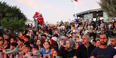 ALTINÖZÜ 9. ZEYTİN FESTİVALİ, RENKLİ VE ZENGİN ETKİNLİKLERLE GERÇEKLEŞTİ