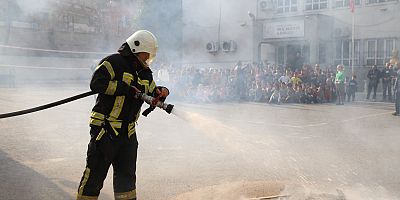 HBB İTFAİYESİ’NDEN MİNİK ÖĞRENCİLERE YANGIN EĞİTİMİ 