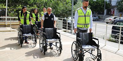 HBB TEKERLEKLİ SANDALYE DAĞITIMINI SÜRDÜRÜYOR