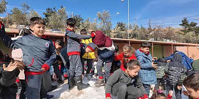İBRAHİM BAŞKAN’DAN ÇOCUKLARA “KAR SÜRPRİZİ”