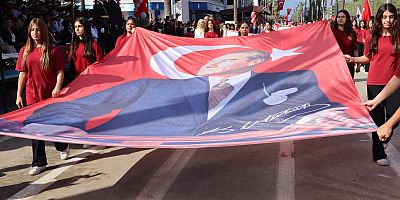 İSKENDERUN 29 EKİM SEVİNCİNİ HEP BERABER YAŞADI.