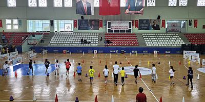 İSKENDERUN’DA SPORTİF YETENEK TARAMASI İLE GELECEĞİN SPORCULARI KEŞFEDİLİYOR
