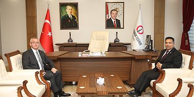 İSKENDERUN KAYMAKAMINDAN REKTÖR DURUEL’E HAYIRLI OLSUN ZİYARETİ