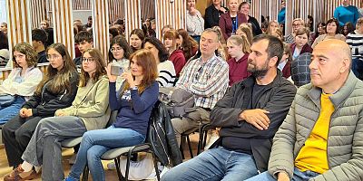 İSKENDERUN KIZ ANADOLU İMAM HATİP LİSESİ ÖĞRENCİLERİ LİTVANYA’DA DEMOKRASİ İÇİN BULUŞTU