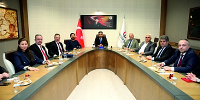 İSTE REKTÖRÜ DURUEL, TİMBİR YÖNETİM KURULU ÜYELERİYLE BİR ARAYA GELDİ